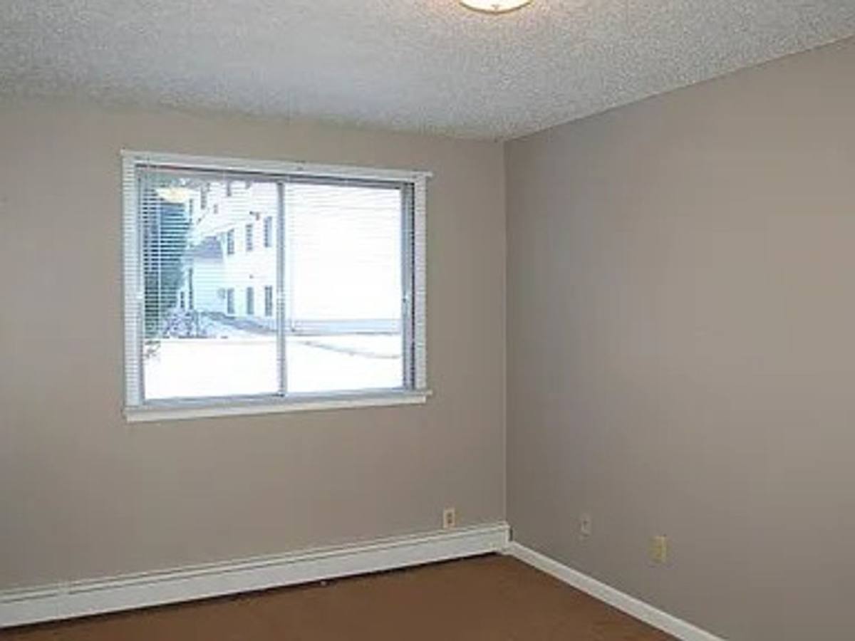Apartment for rent at 906 N Dodge St, Iowa City, IA 52245