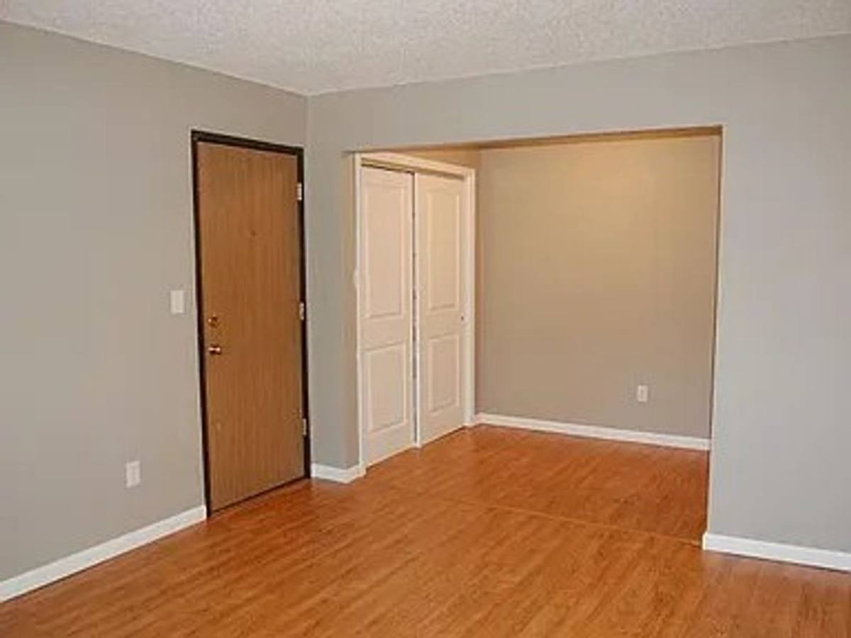 Apartment for rent at 906 N Dodge St, Iowa City, IA 52245