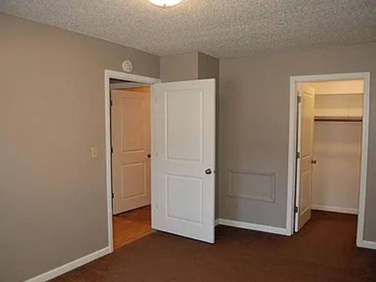 Apartment for rent at 906 N Dodge St, Iowa City, IA 52245