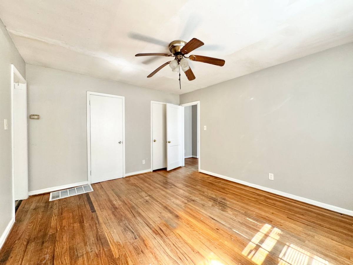 Apartment for rent at 1006 E Side Dr, Greensboro, NC 27406