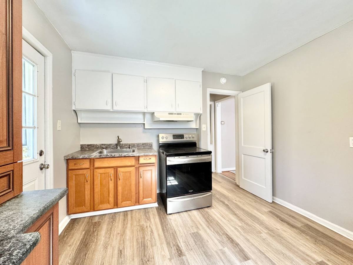 Apartment for rent at 1006 E Side Dr, Greensboro, NC 27406