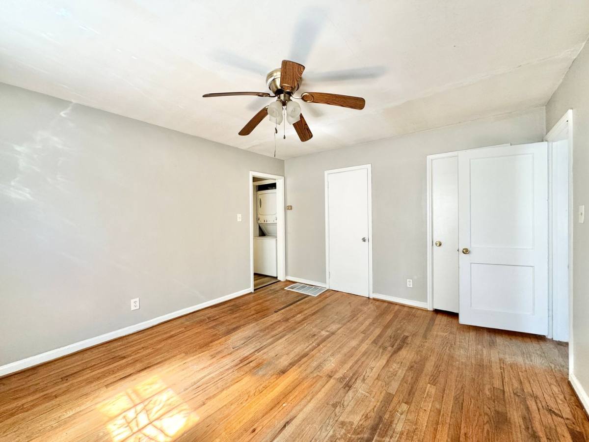 Apartment for rent at 1006 E Side Dr, Greensboro, NC 27406