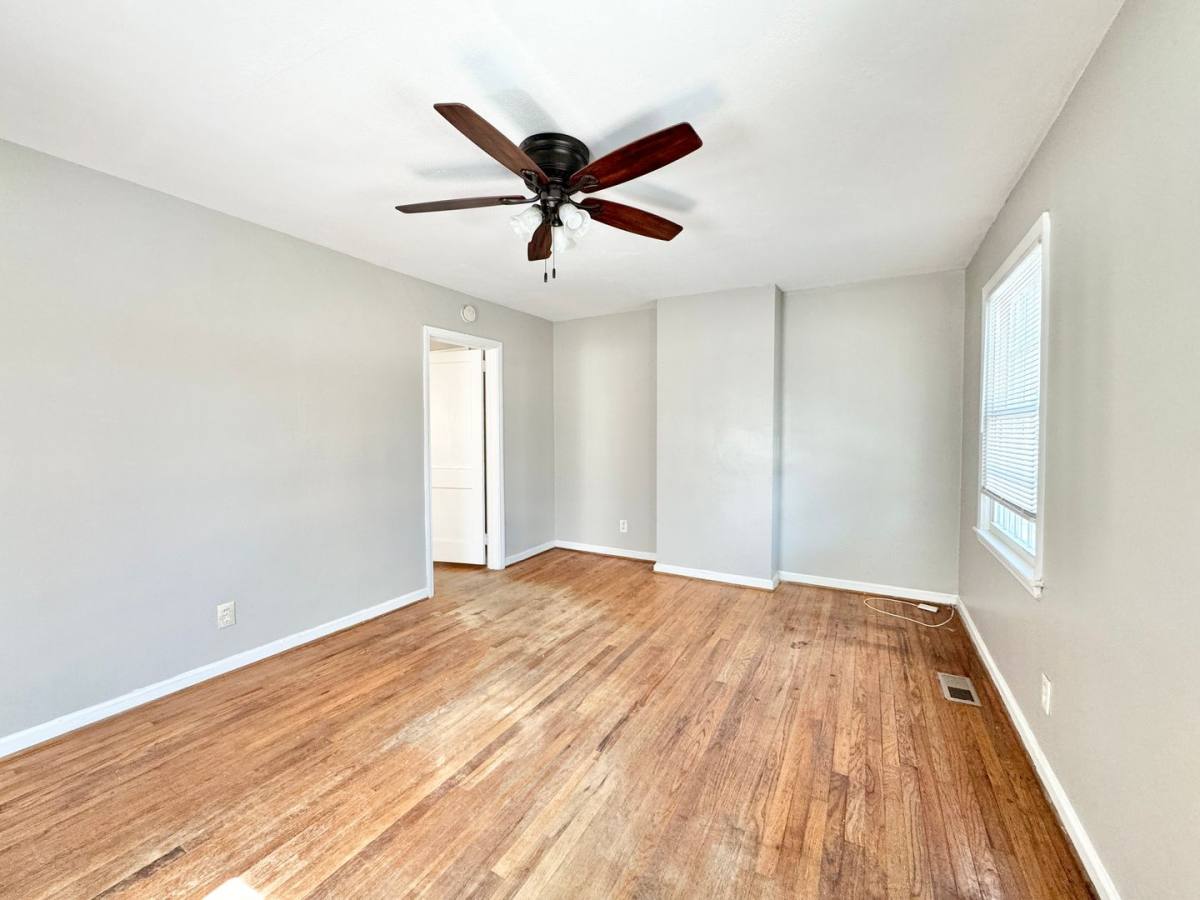 Apartment for rent at 1006 E Side Dr, Greensboro, NC 27406