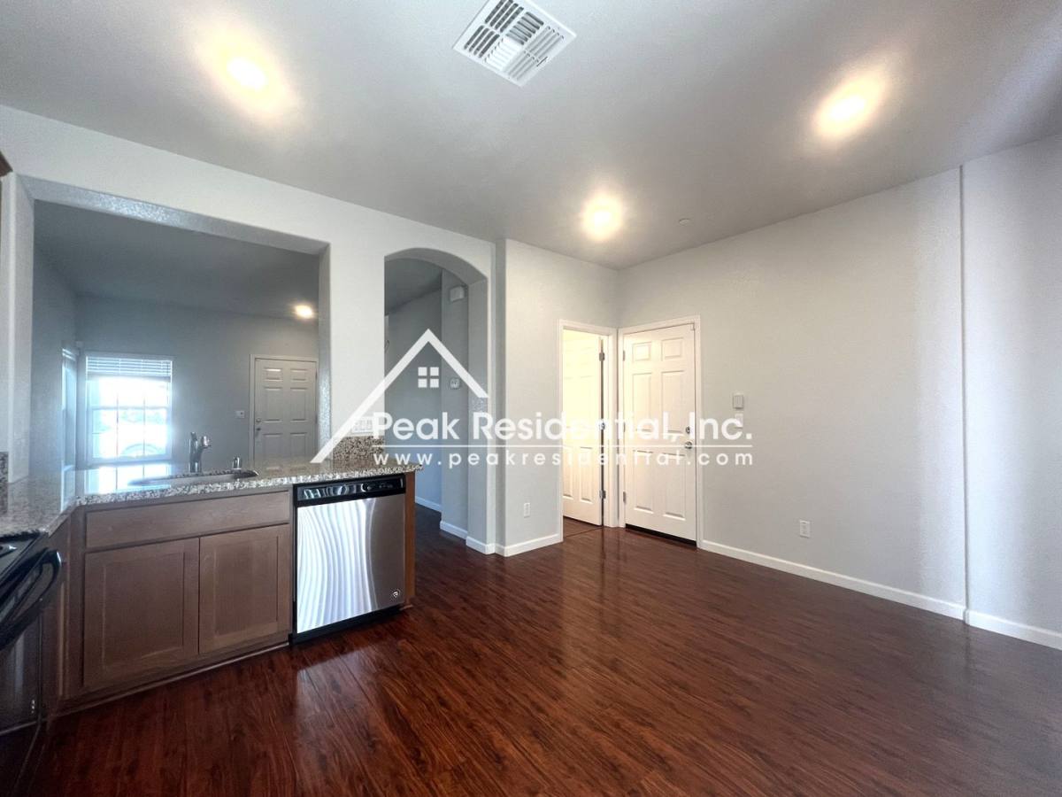 House for rent at 8112 Creeping Willow Lane, Sacramento, CA 95828