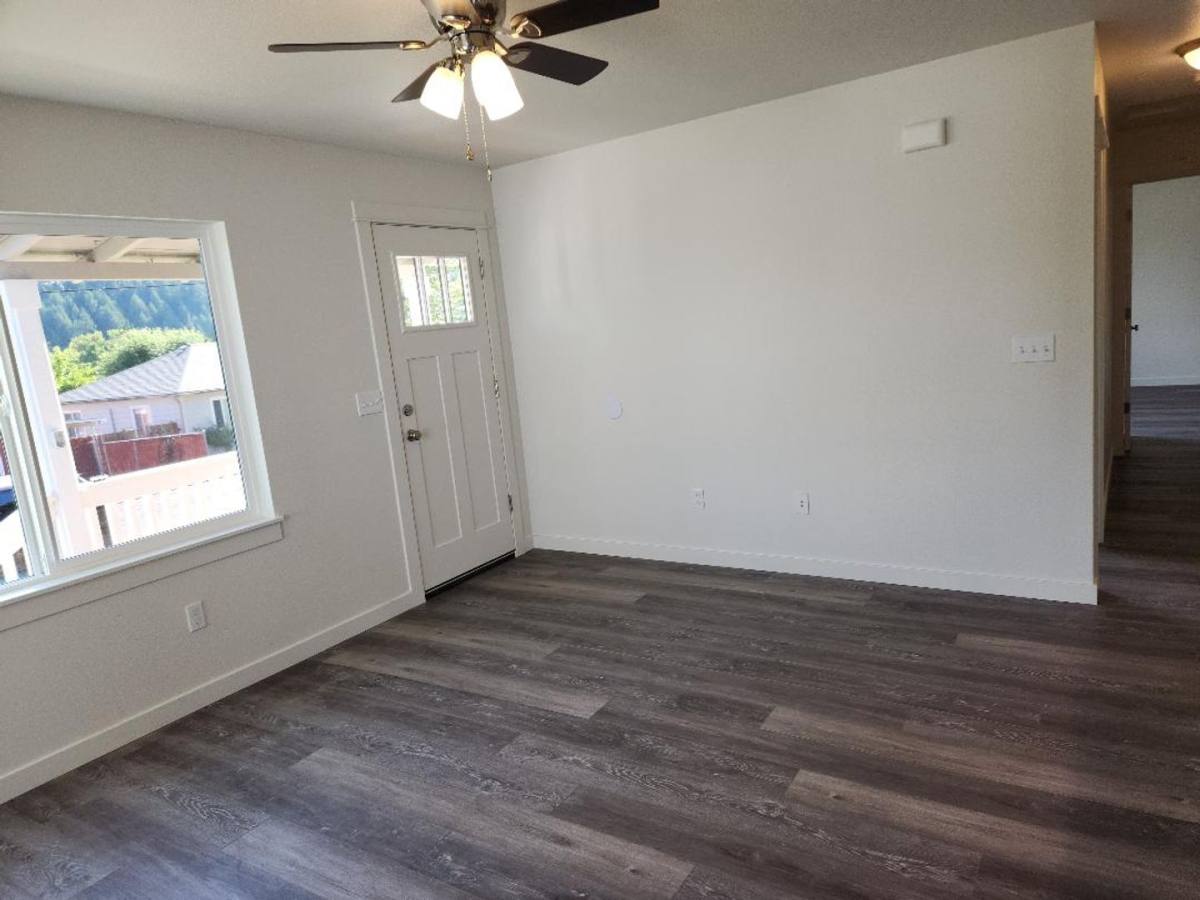 House for rent at 1881 Cedar St, Sweet Home, OR 97386