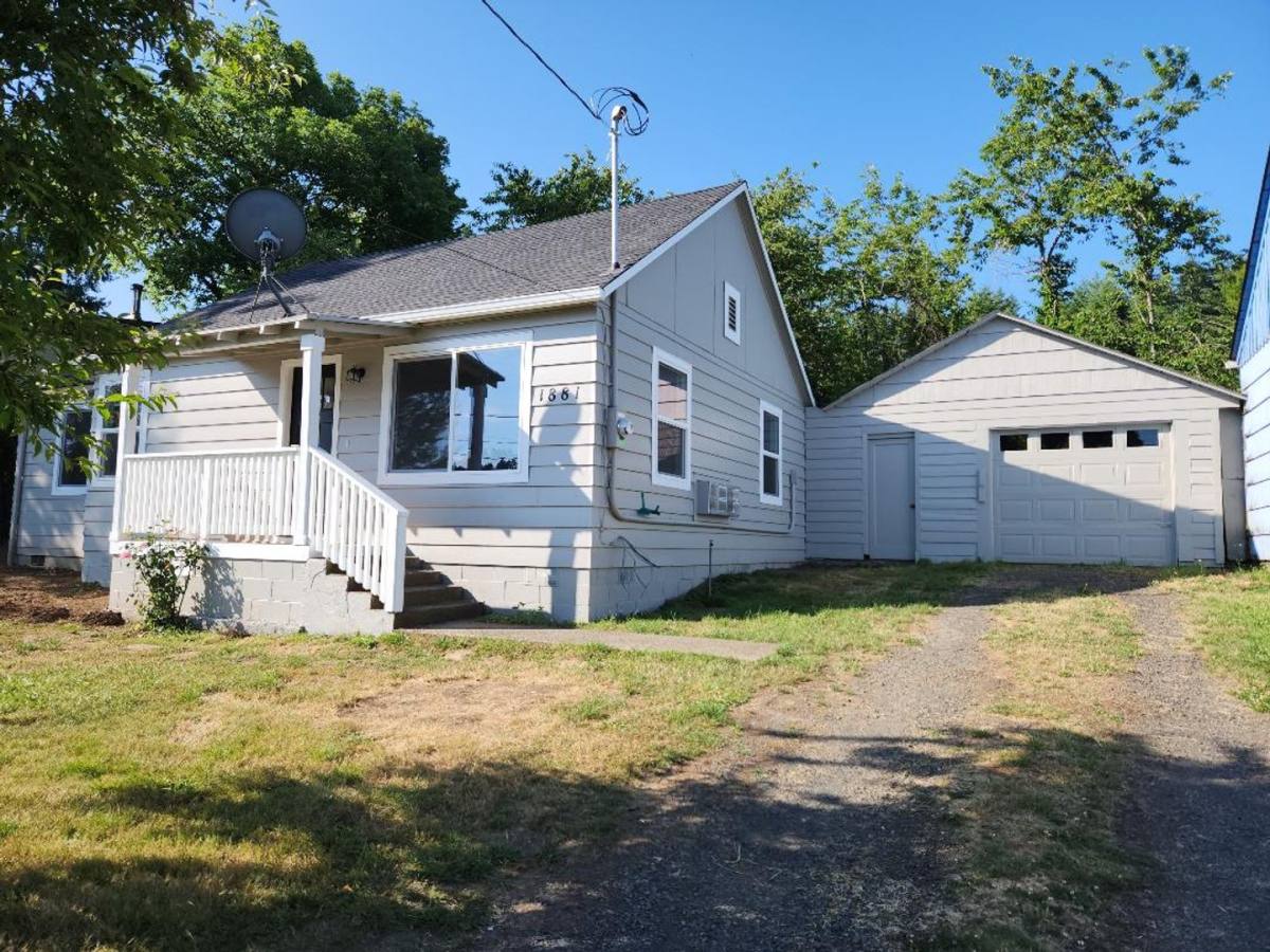 House for rent at 1881 Cedar St, Sweet Home, OR 97386