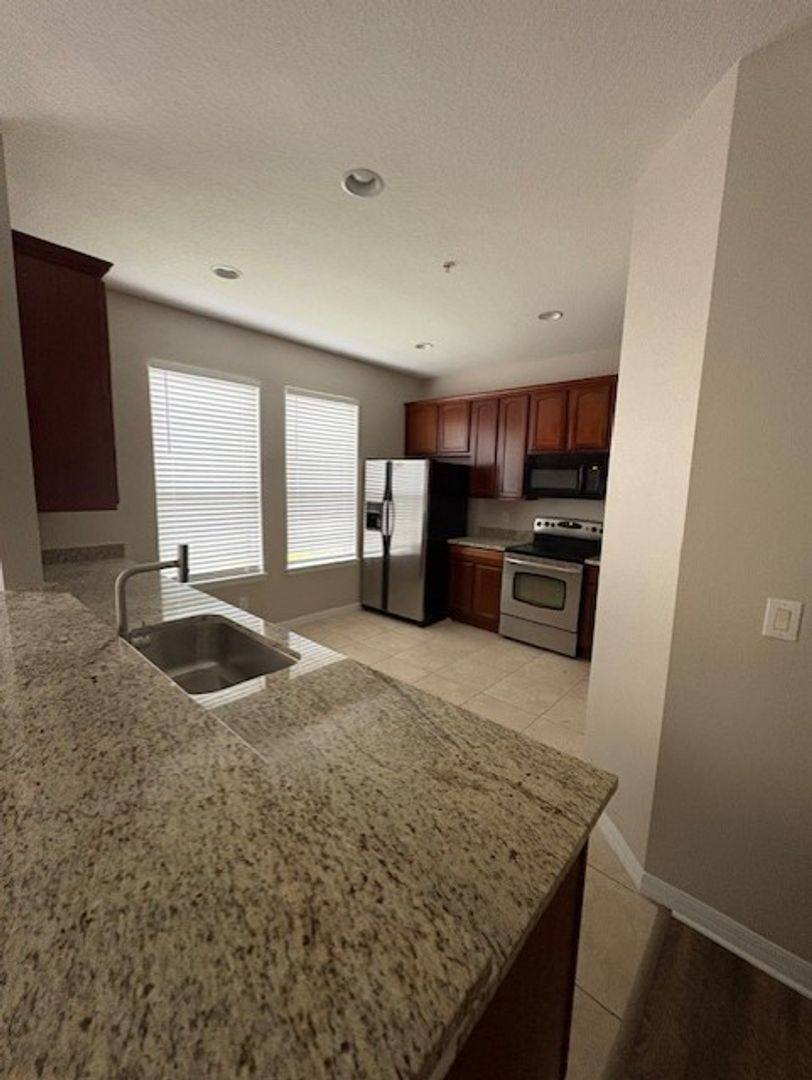 Townhouse for rent at 10858 Spider Lily Dr, Orlando, FL 32832