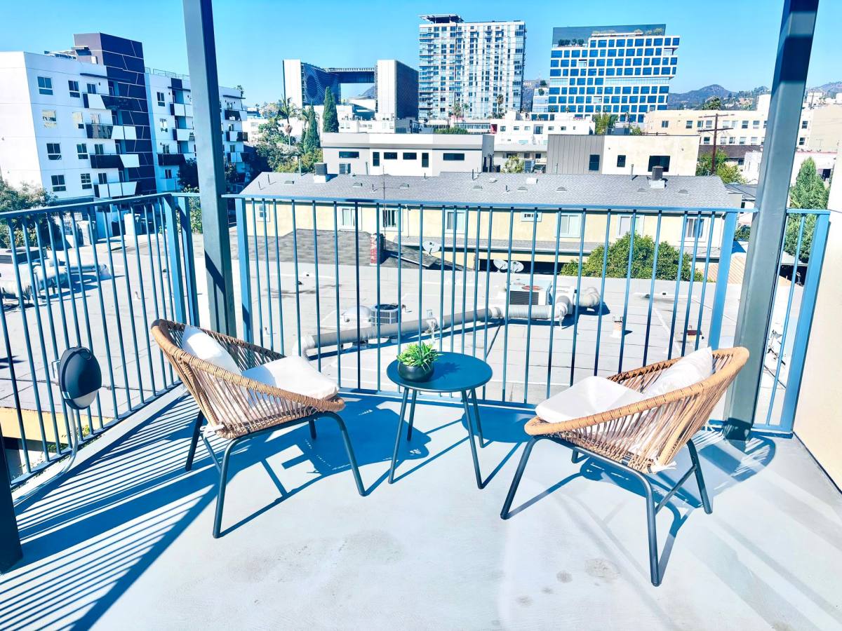 Apartment for rent at 1310 Tamarind Ave, Los Angeles, CA 90028