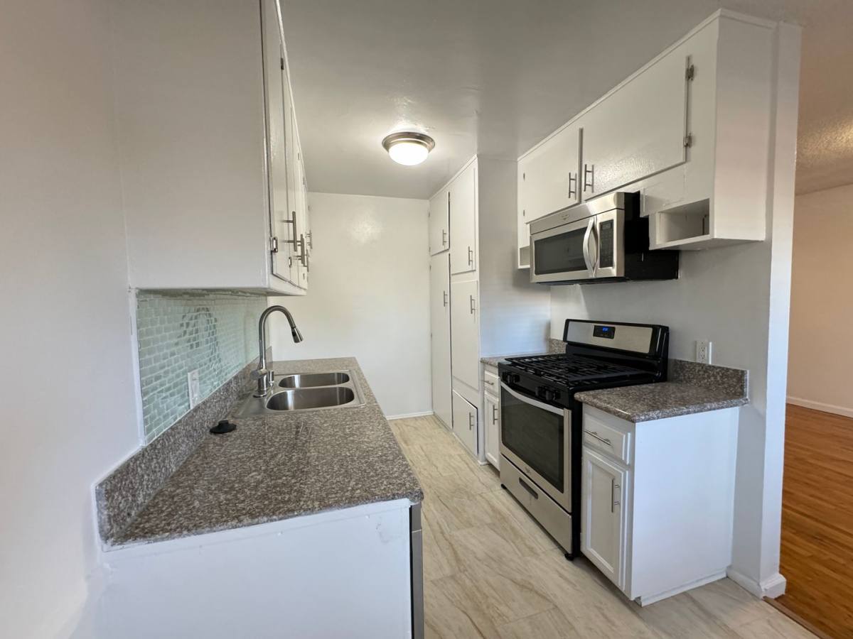Apartment for rent at 11330 Ohio Ave, Los Angeles, CA 90025