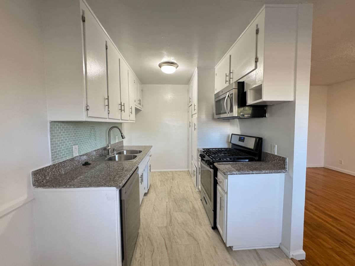 Apartment for rent at 11330 Ohio Ave, Los Angeles, CA 90025