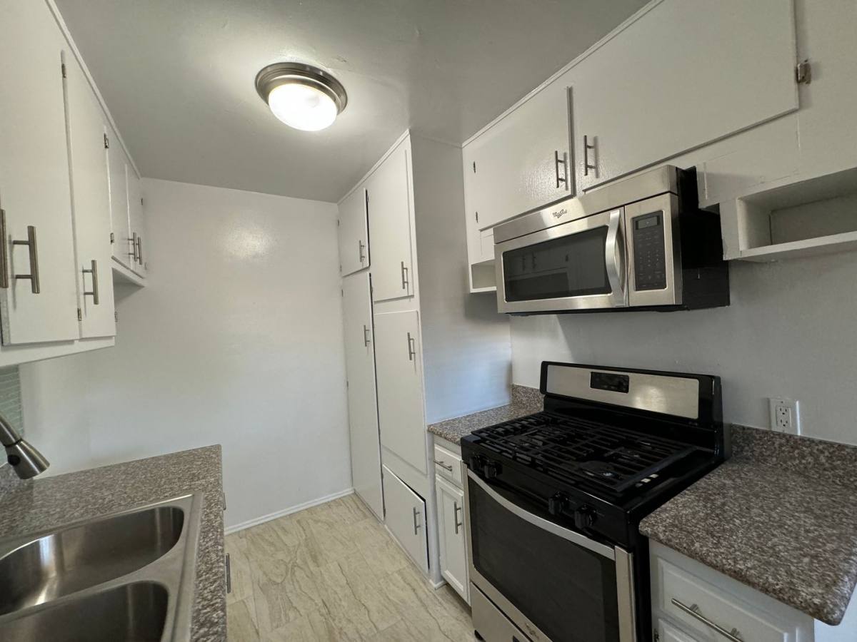 Apartment for rent at 11330 Ohio Ave, Los Angeles, CA 90025