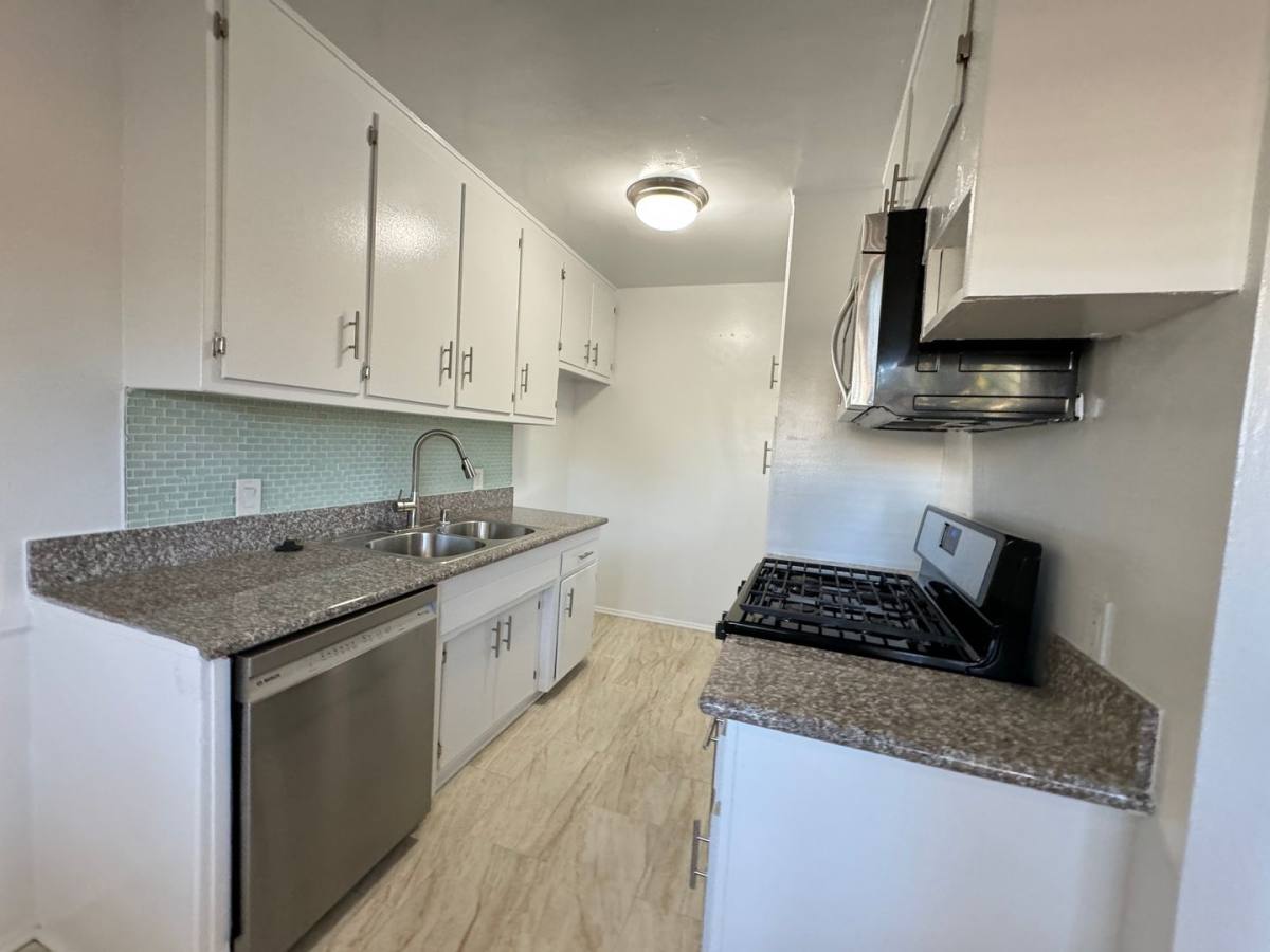 Apartment for rent at 11330 Ohio Ave, Los Angeles, CA 90025