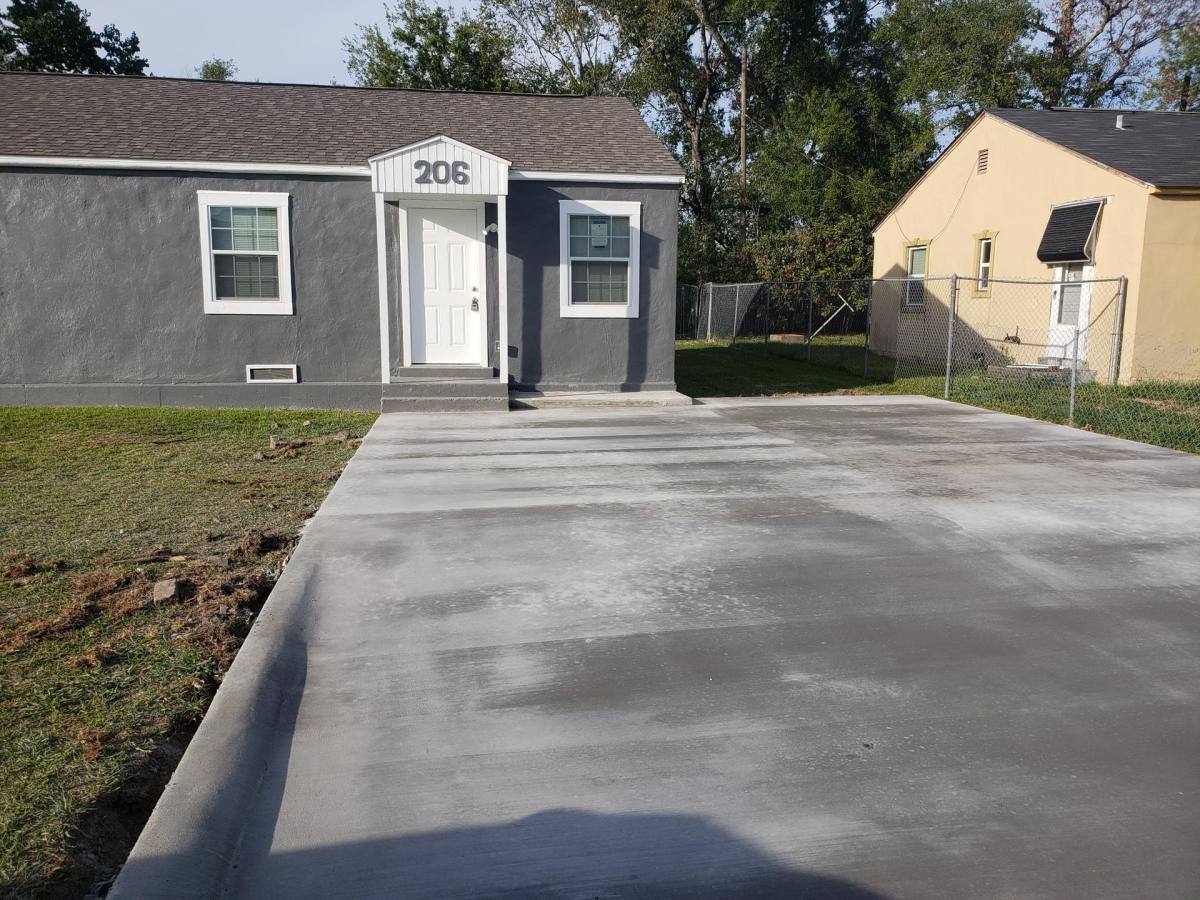 House for rent at 206 W Dewey Ave, Orange, TX 77630