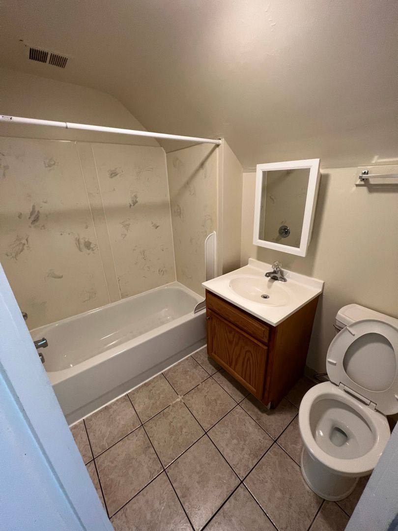 Apartment for rent at 284-286 E 14th Ave, Columbus, OH 43201