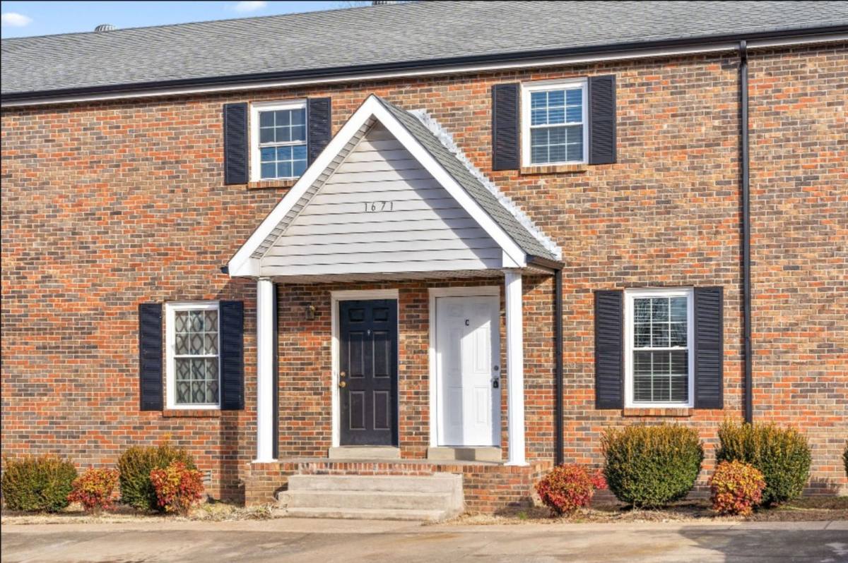 Apartment for rent at 1671 Baltimore Dr, Clarksville, TN 37043