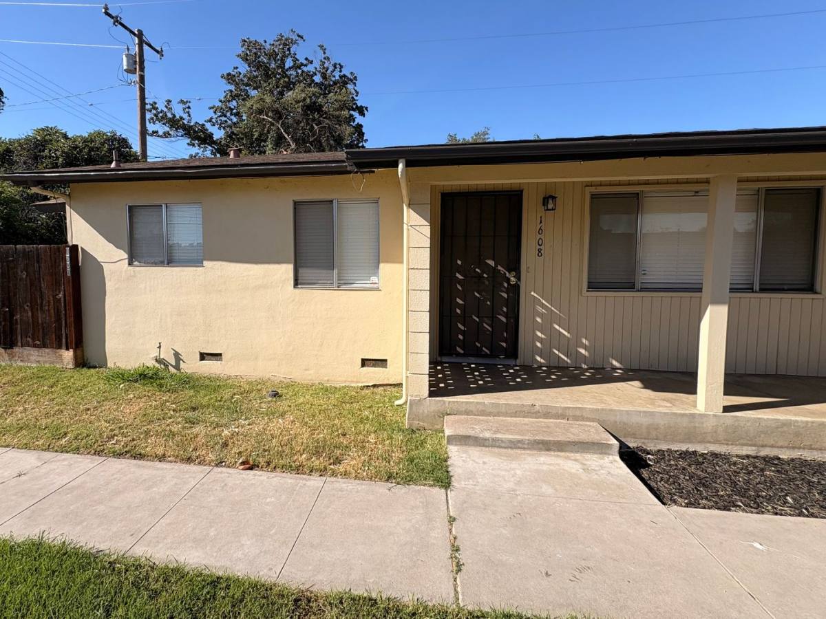 Apartment for rent at 1608 S Central St, Visalia, CA 93277