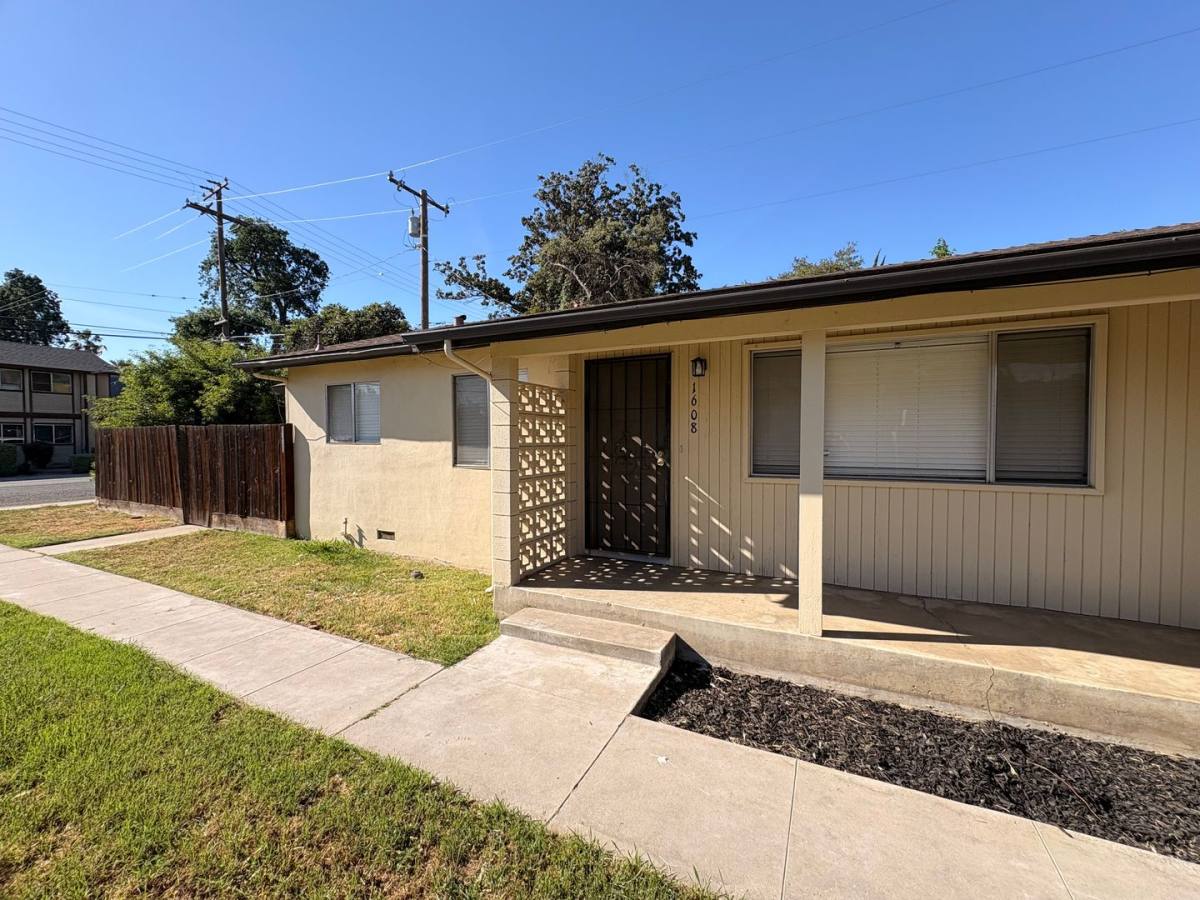 Apartment for rent at 1608 S Central St, Visalia, CA 93277
