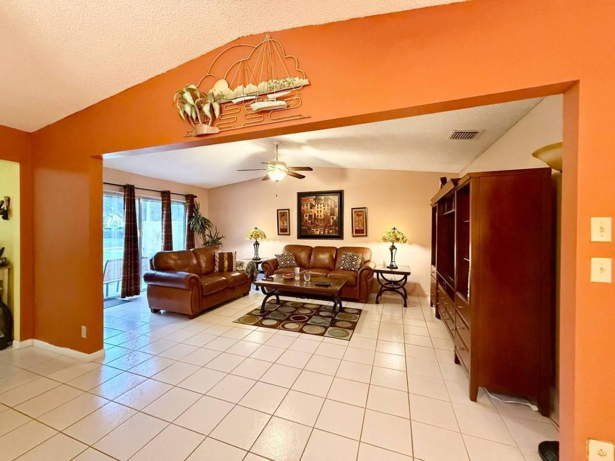 Apartment for rent at 5496 Viburnum Circle, Delray Beach, FL 33484