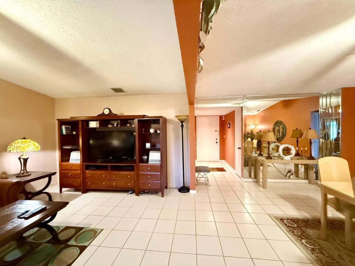 Apartment for rent at 5496 Viburnum Circle, Delray Beach, FL 33484