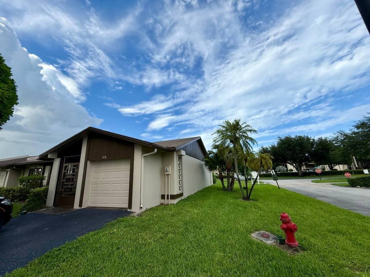 Apartment for rent at 5496 Viburnum Circle, Delray Beach, FL 33484