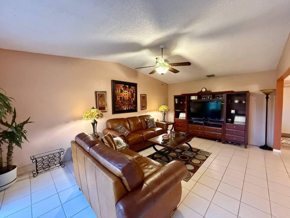 Apartment for rent at 5496 Viburnum Circle, Delray Beach, FL 33484