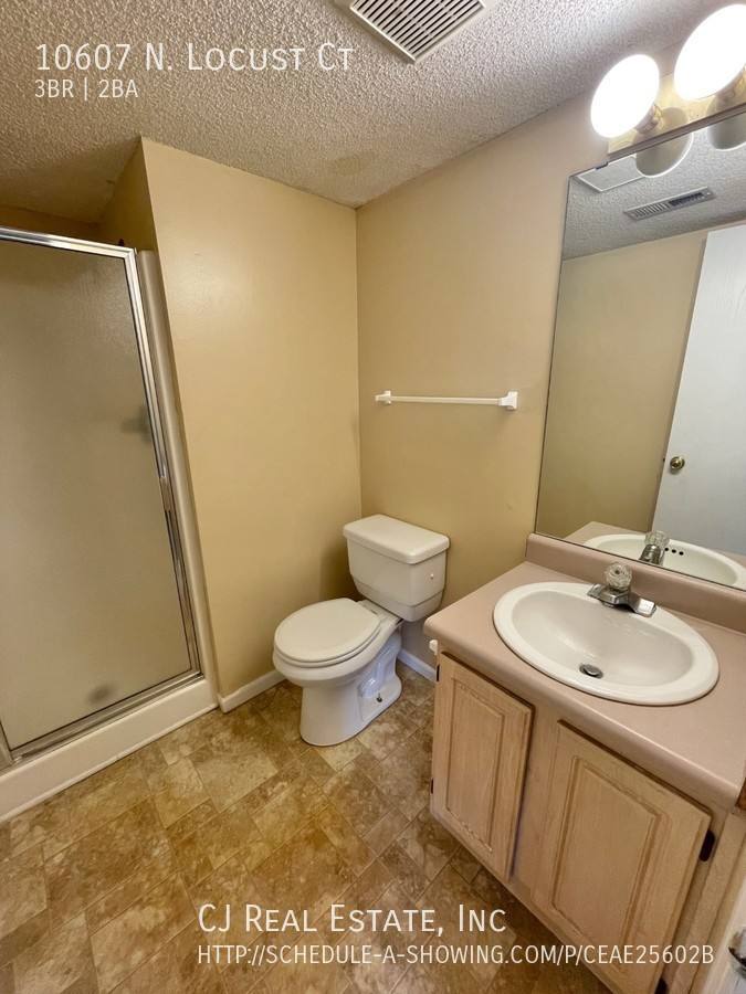 Townhouse for rent at 10607 N Locust Court, Kansas City, MO 64155