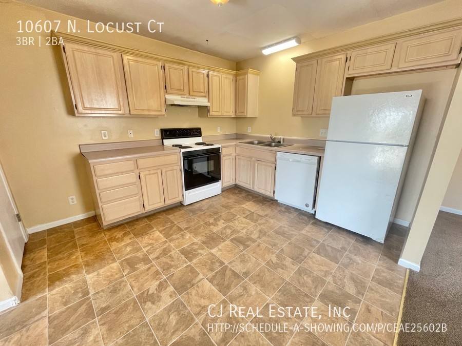 Townhouse for rent at 10607 N Locust Court, Kansas City, MO 64155