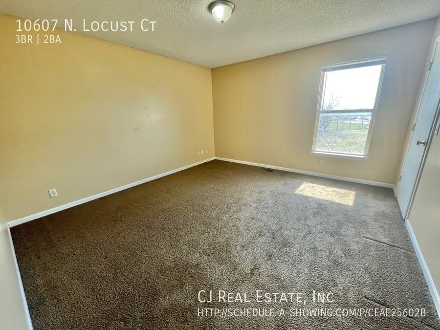 Townhouse for rent at 10607 N Locust Court, Kansas City, MO 64155