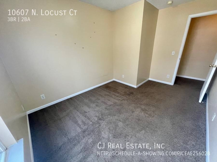 Townhouse for rent at 10607 N Locust Court, Kansas City, MO 64155