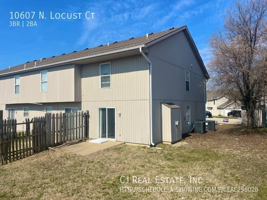 Townhouse for rent at 10607 N Locust Court, Kansas City, MO 64155