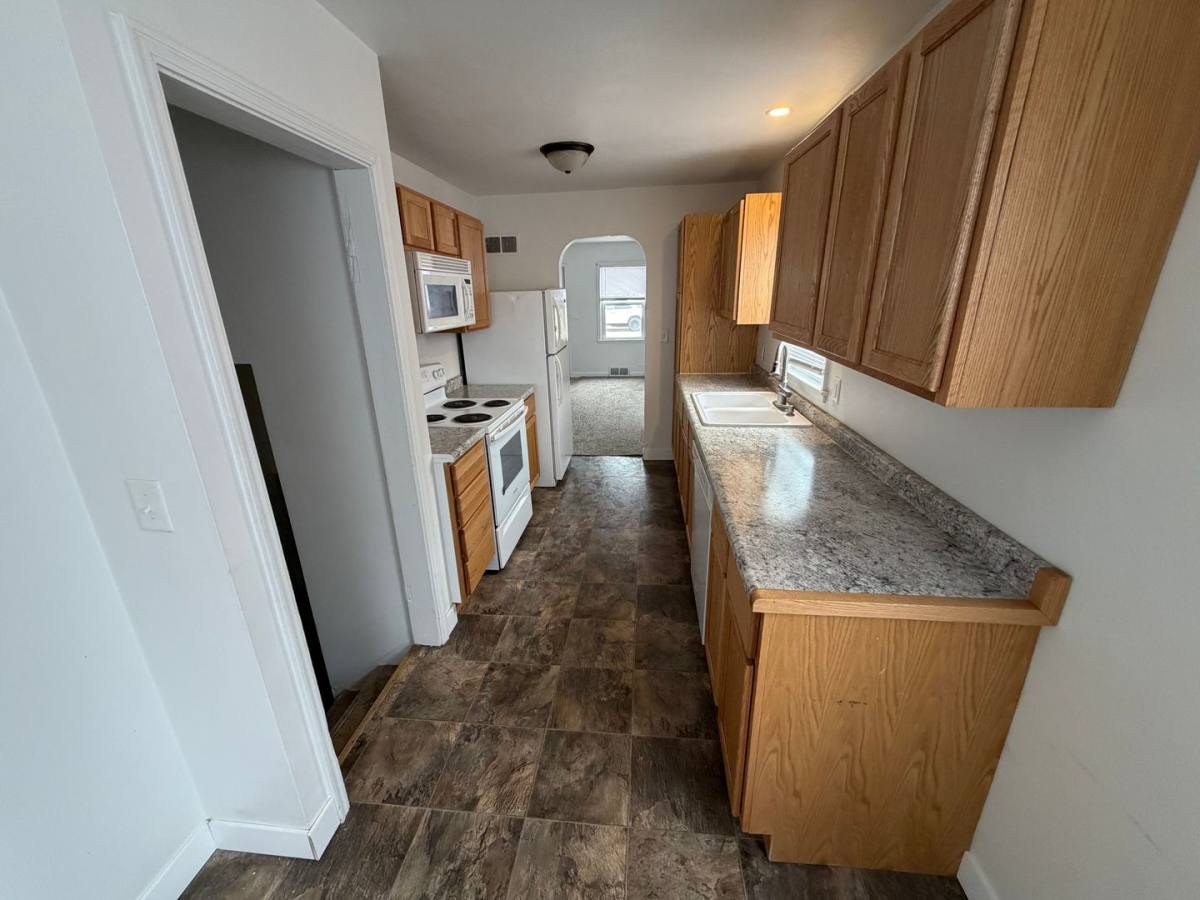 2000 S Duluth Ave, Sioux Falls, SD 57105 - House for Rent - Image 7