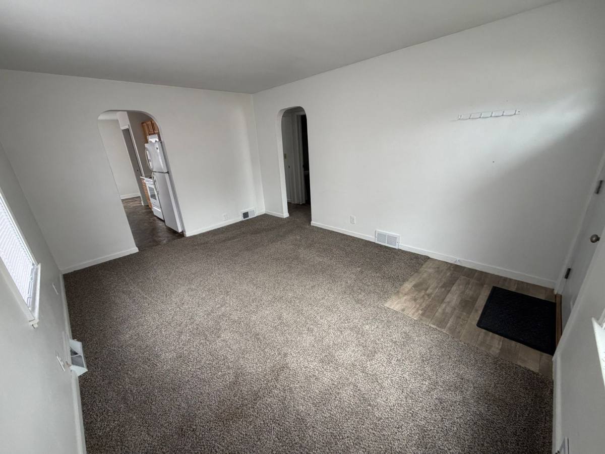 2000 S Duluth Ave, Sioux Falls, SD 57105 - House for Rent - Image 2