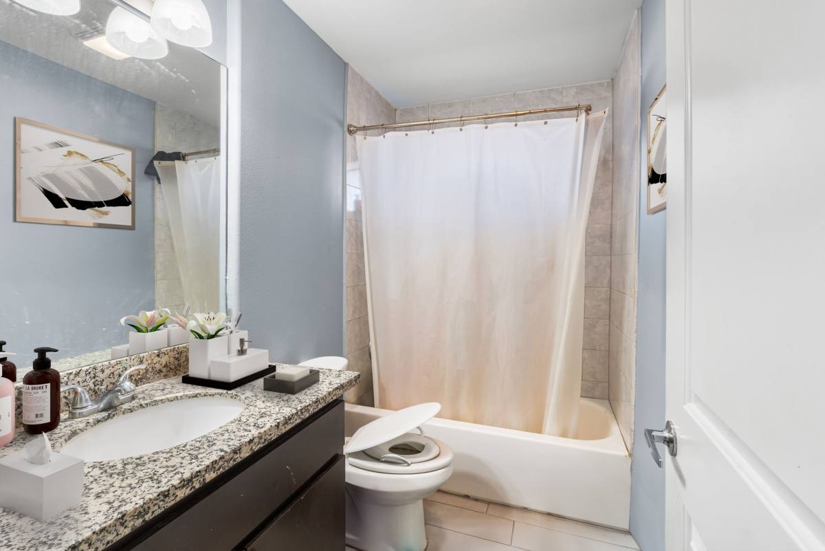 Apartment for rent at 2320 E Stewart St, Laredo, TX 78043