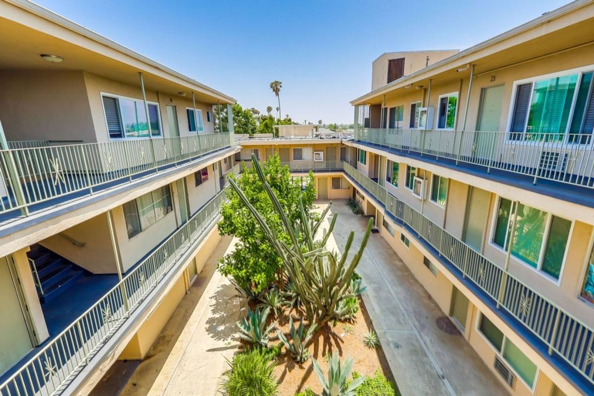 Apartment for rent at 6407 10th Ave #2, Los Angeles, CA 90043