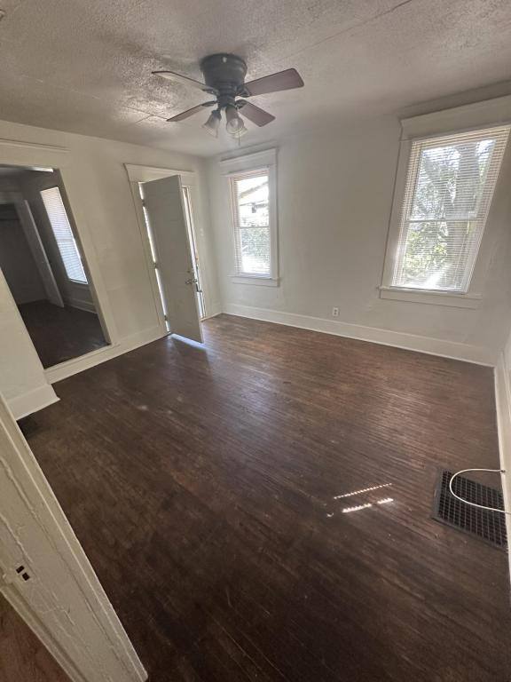 Apartment for rent at 410 W Douglas St #C, Freeport, IL 61032