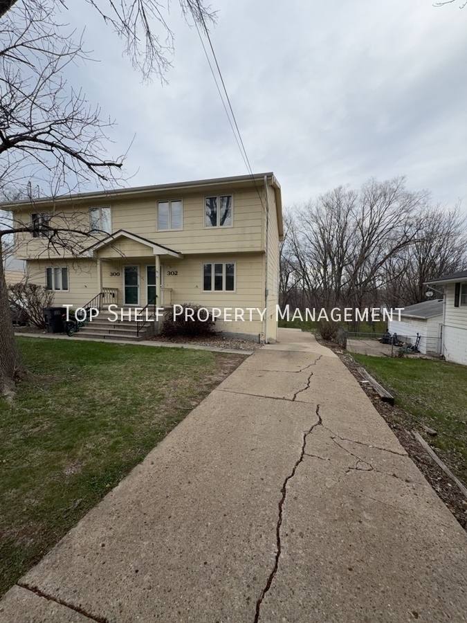 Apartment for rent at 302 E Park Ave, Des Moines, IA 50315