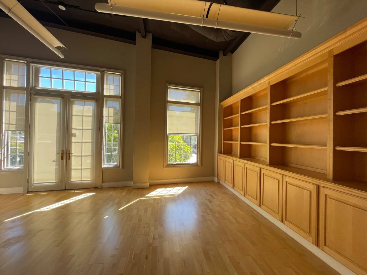 Apartment for rent at 41 E Main St, Los Gatos, CA 95030