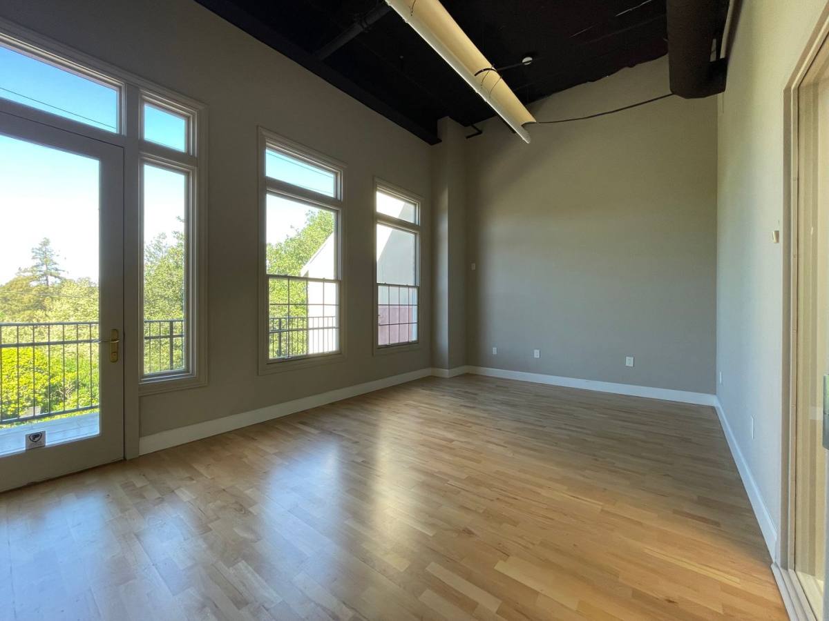 Apartment for rent at 41 E Main St, Los Gatos, CA 95030