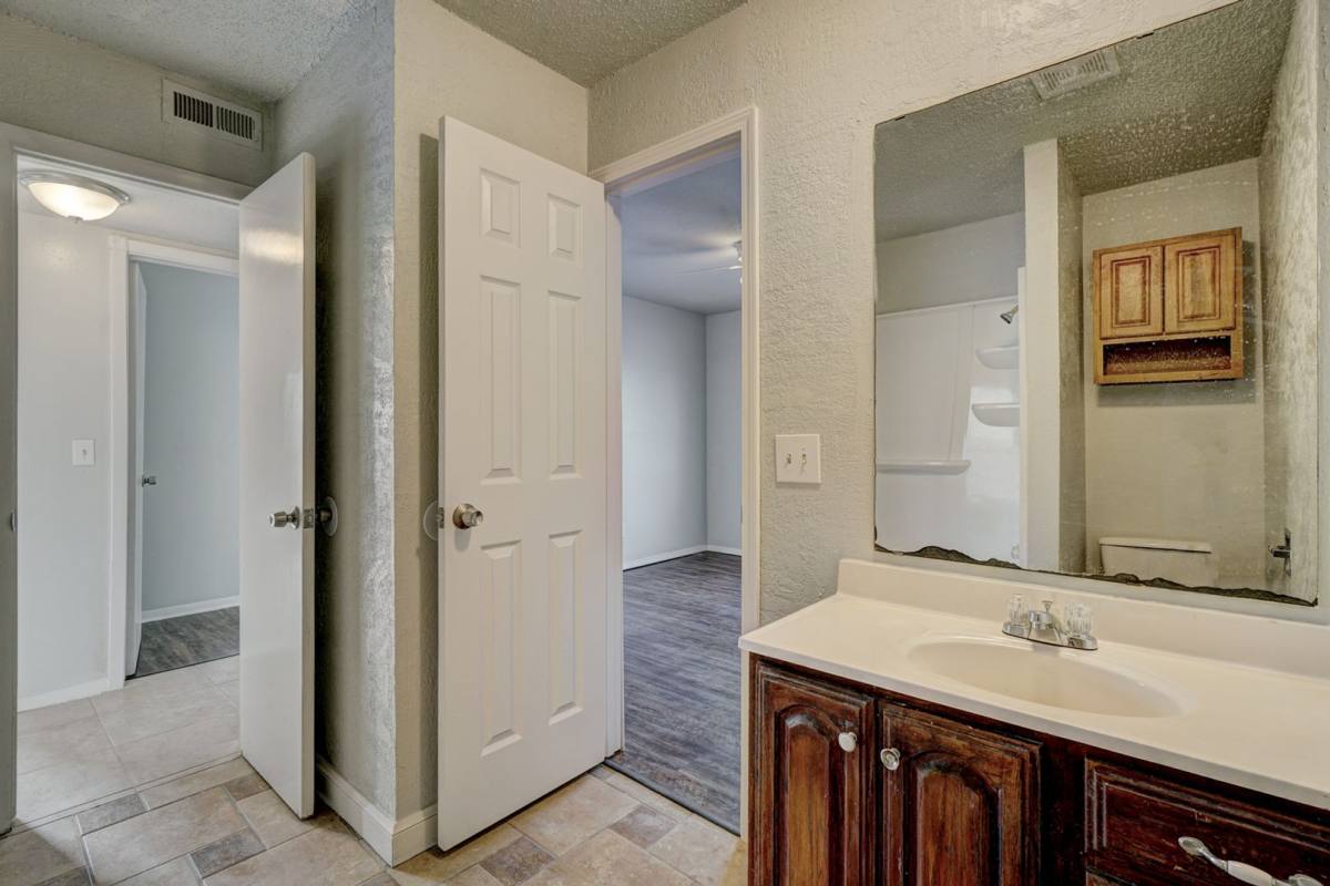 House for rent at 824 SE 14th St, Oklahoma City, OK 73160