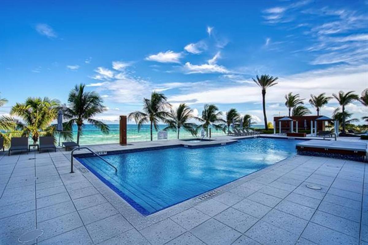 Apartment for rent at 18911 Collins Ave, North Miami Beach, FL 33160
