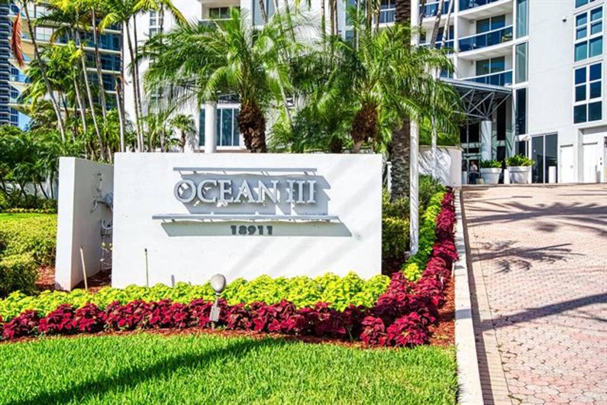 Apartment for rent at 18911 Collins Ave, North Miami Beach, FL 33160