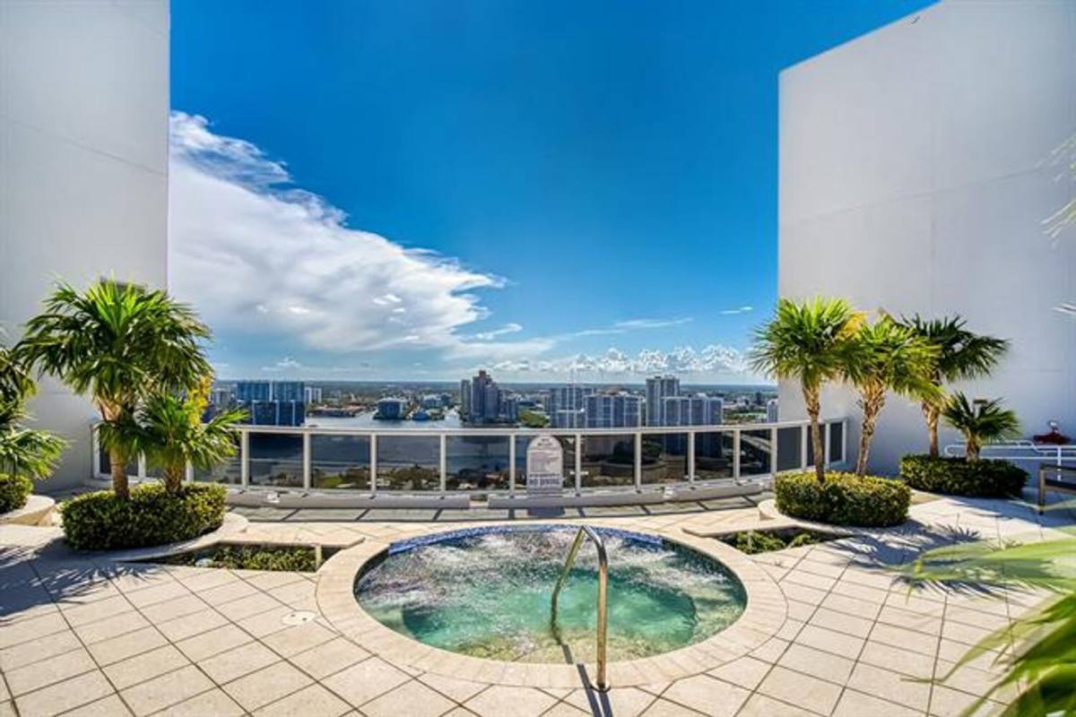 Apartment for rent at 18911 Collins Ave, North Miami Beach, FL 33160