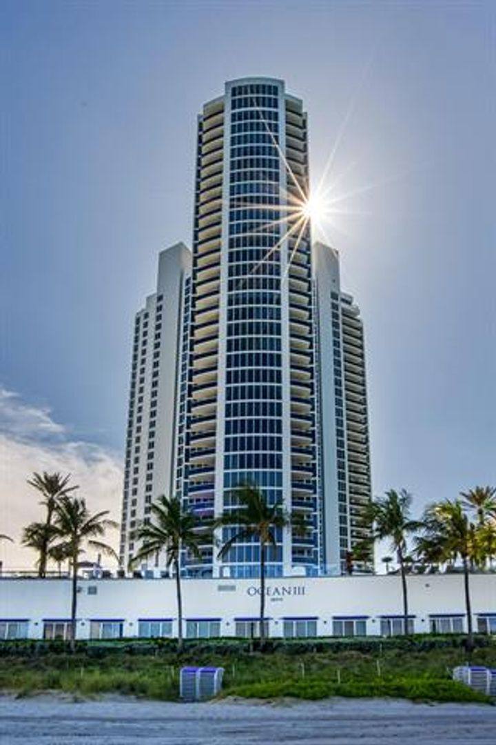Apartment for rent at 18911 Collins Ave, North Miami Beach, FL 33160