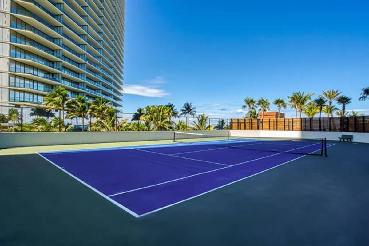 Apartment for rent at 18911 Collins Ave, North Miami Beach, FL 33160