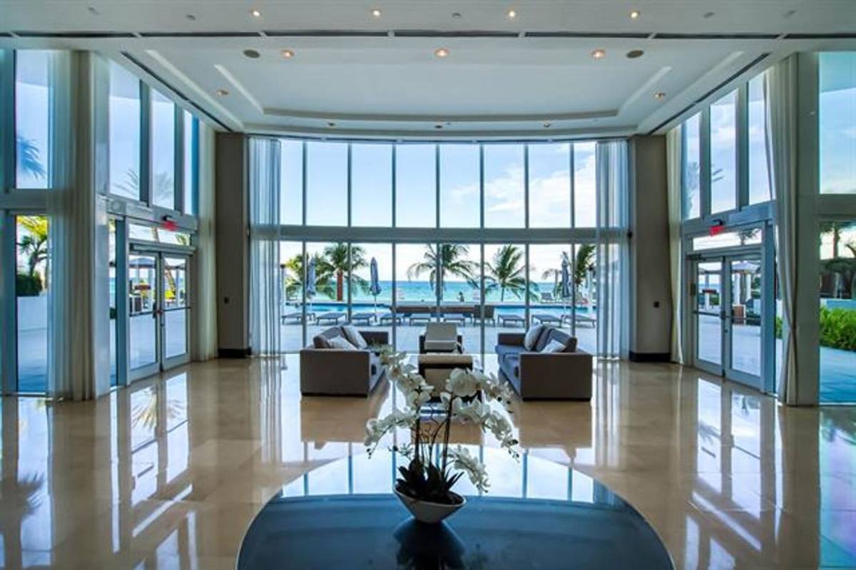 Apartment for rent at 18911 Collins Ave, North Miami Beach, FL 33160