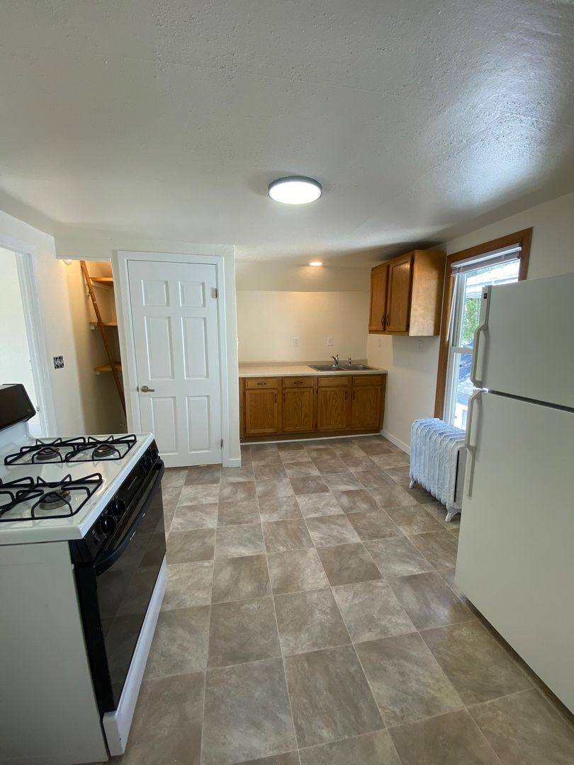 Apartment for rent at 452 W 10th Ave, Oshkosh, WI 54902