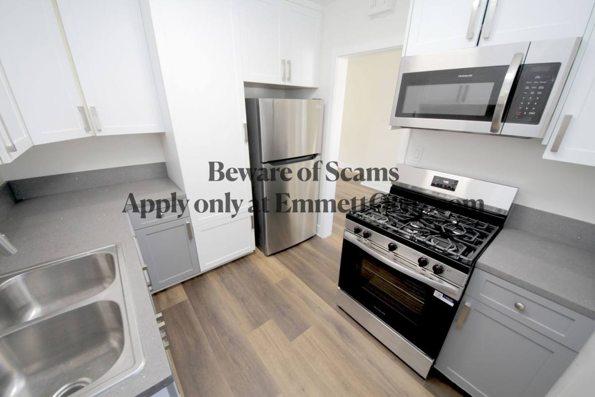 Apartment for rent at 542-568 S Venice Blvd, Venice, CA 90291