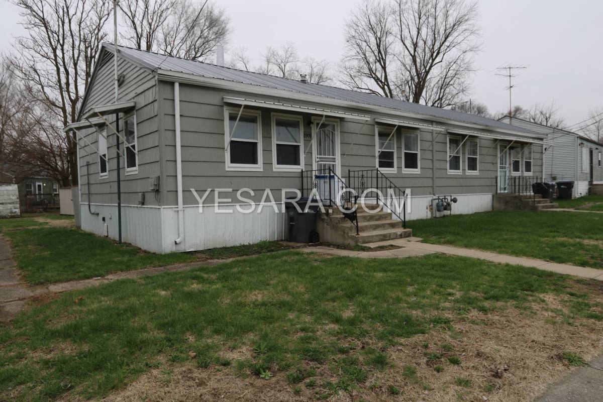 Apartment for rent at 2909 - 2911 Market St, Burlington, IA 52601