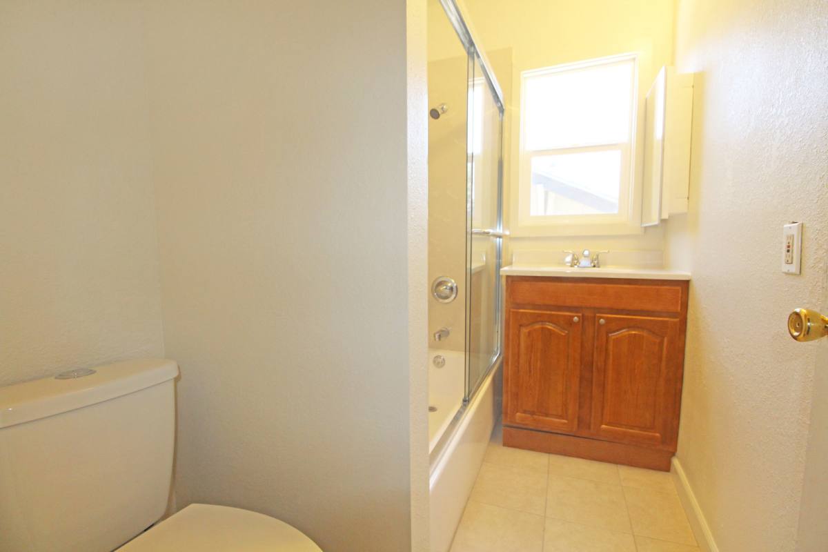 Apartment for rent at 1916 - 1920 Crosby Ave, Oakland, CA 94601