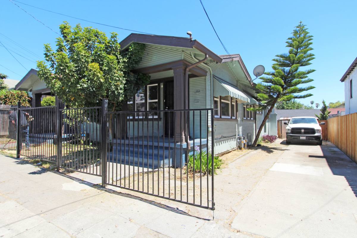 Apartment for rent at 1916 - 1920 Crosby Ave, Oakland, CA 94601